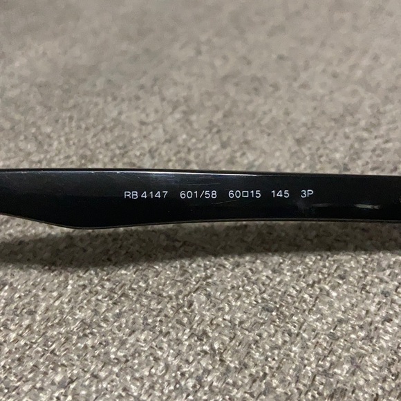 Rayban RB4147 polarized green solid color with black frames - Picture 8 of 13